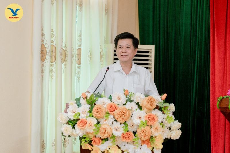 Đại tá PGS.TS.BSCKII Trần Ngọc Dũng - Chủ nhiệm Bộ môn kiêm Chủ nhiệm Khoa Giải phẫu bệnh, Học viện Quân Y, Bệnh viện Quân Y 103; Chuyên gia Trung tâm Xét nghiệm, Hệ thống Y tế MEDLATEC mang đến bài báo cáo giàu giá trị chuyên môn với chủ đề “Ứng dụng xét nghiệm giải phẫu bệnh trong sàng lọc, chẩn đoán và theo dõi điều trị ung thư