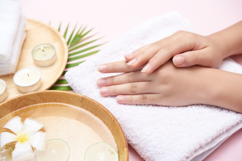 Chăm sóc tay hằng ngày giúp dự phòng tổn thương nông ở cổ tay và bàn tay