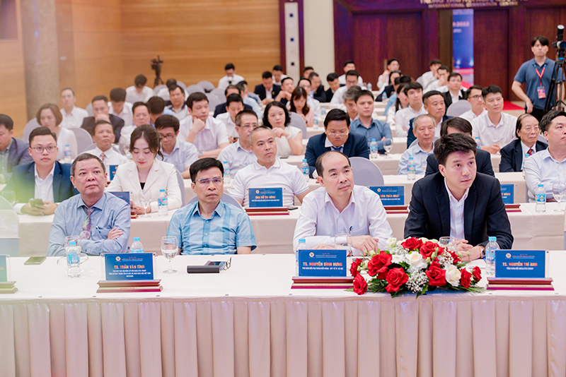 Buổi lễ vinh dự có sự tham gia của Lãnh đạo Bộ Y tế; Sở Y tế Hà Nội; đội ngũ chuyên gia đầu ngành; Văn phòng Công nhận Chất lượng Quốc gia (BoA); đối tác chiến lược; Ban lãnh đạo, bác sĩ, kỹ thuật viên Chẩn đoán hình ảnh MEDLATEC; cùng đông đảo cơ quan thông tấn, báo chí