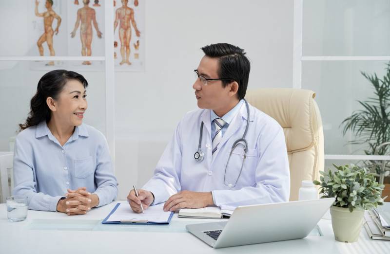 Bạn nên tham khảo ý kiến bác sĩ trước khi mua và sử dụng thuốc bổ thận cho người tiểu đường