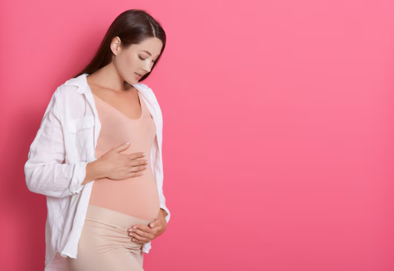 Bà bầu có nên đặt tay lên bụng không? là câu hỏi nhiều người quan tâm