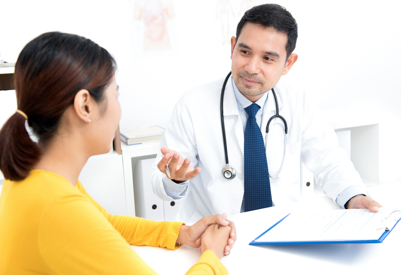 Bạn nên đi thăm khám bác sĩ nếu trên da xuất hiện vết loét, chảy mủ và không có dấu hiệu lành thương sau 2 - 3 ngày