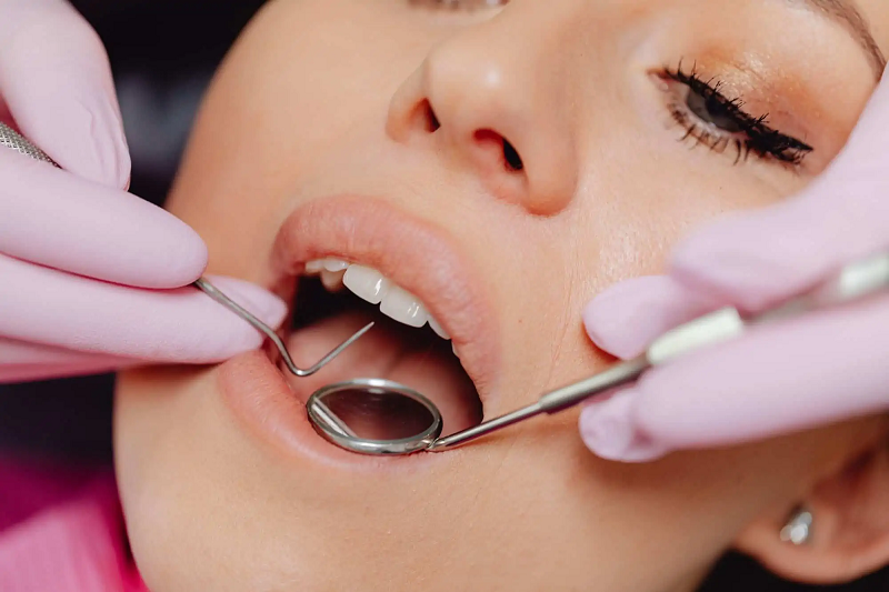 Chẩn đoán ban đầu chủ yếu dựa trên khám nha khoa và các test đánh giá tủy răng.