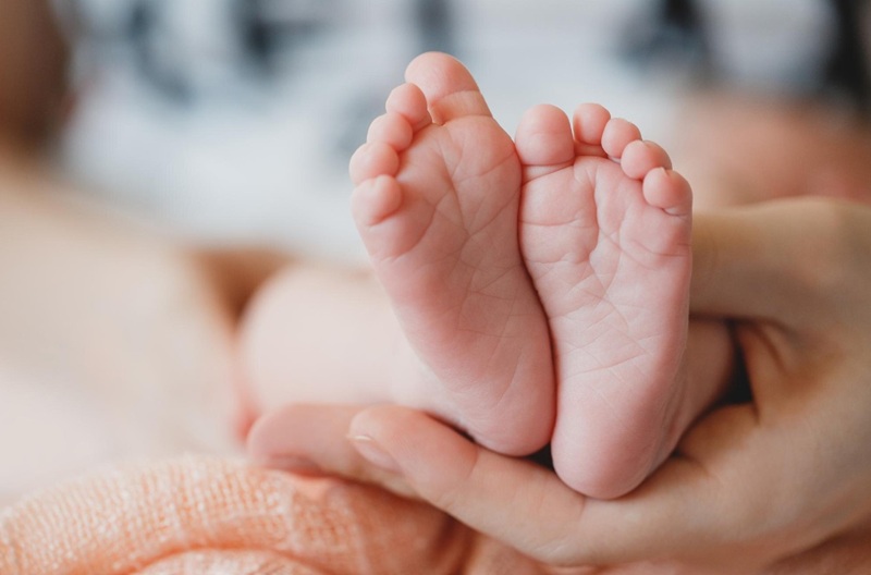 Lấy máu gót chân thường được áp dụng với trẻ sơ sinh để tầm soát một số bệnh lý