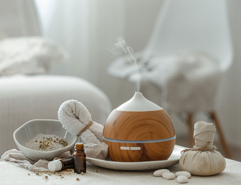 Mùi hương từ các loại tinh dầu tự nhiên sẽ giúp bạn thoải mái hơn