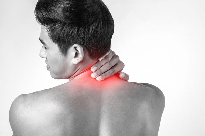 Khi dây thần kinh chẩm bị chèn ép, bạn thường cảm thấy đau sau gáy 