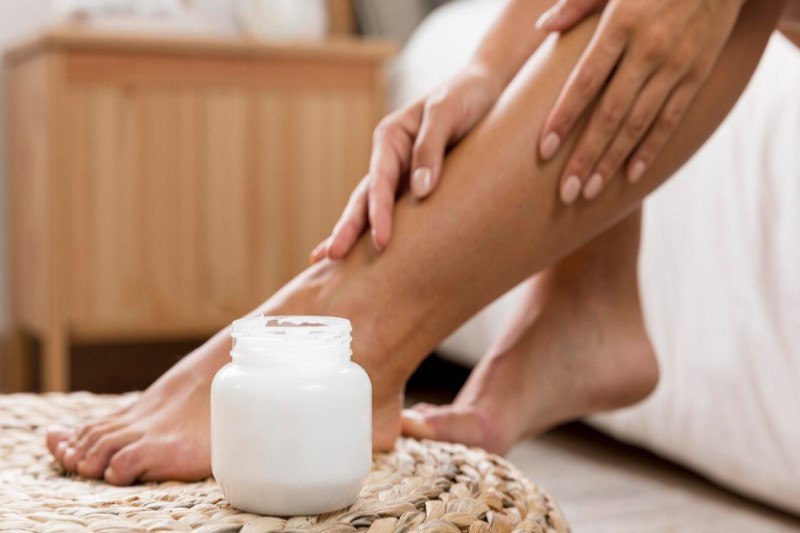 Chăm sóc da bàn chân hằng ngày giúp dự phòng mắt cá và chai chân