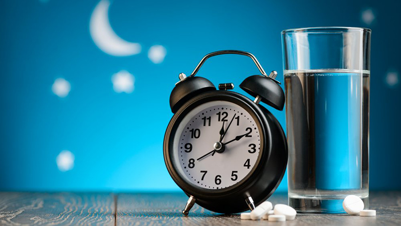 Uống đủ nước là một trong những cách phòng ngừa chóng mặt sau giấc ngủ hiệu quả