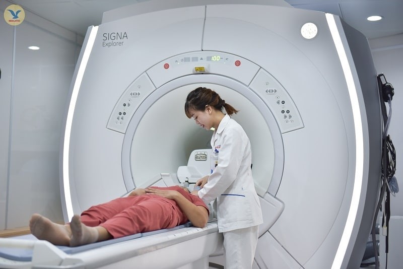 Khách hàng chụp cộng hưởng từ tầm soát ung thư vú tại MEDLATEC 