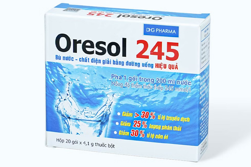 Sử dụng dung dịch Oresol đúng cách giúp bù nước và cân bằng điện giải cho trẻ khi bị nôn, đi ngoài