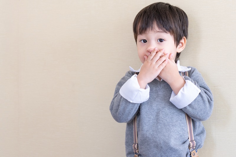 Bé ho nhiều và liên tục bị nôn là do nhiều nguyên nhân 