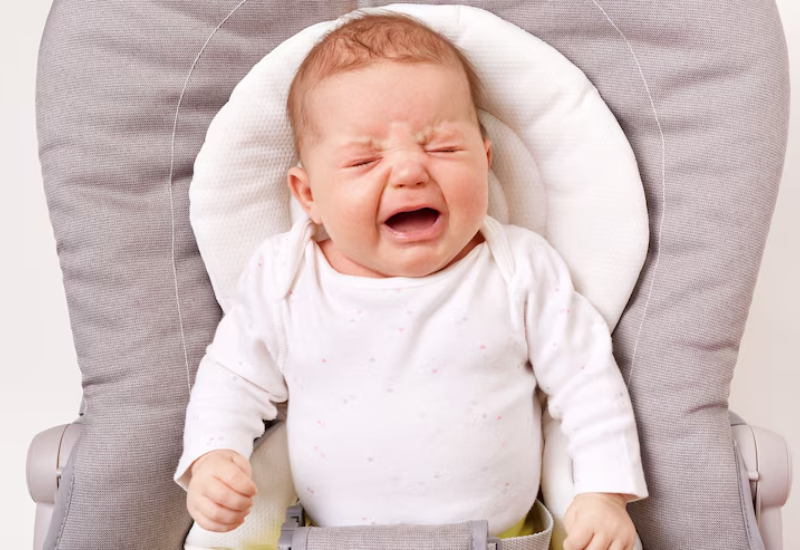 Dị ứng sữa công thức khiến trẻ gặp hàng loạt triệu chứng khó chịu