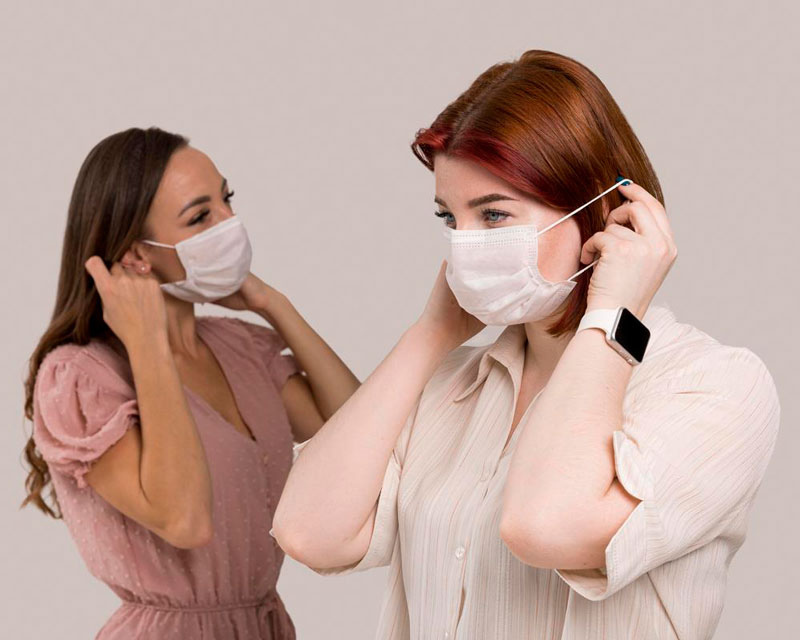 Đeo khẩu trang giúp bạn hạn chế tiếp xúc với giọt bắn chứa mầm bệnh