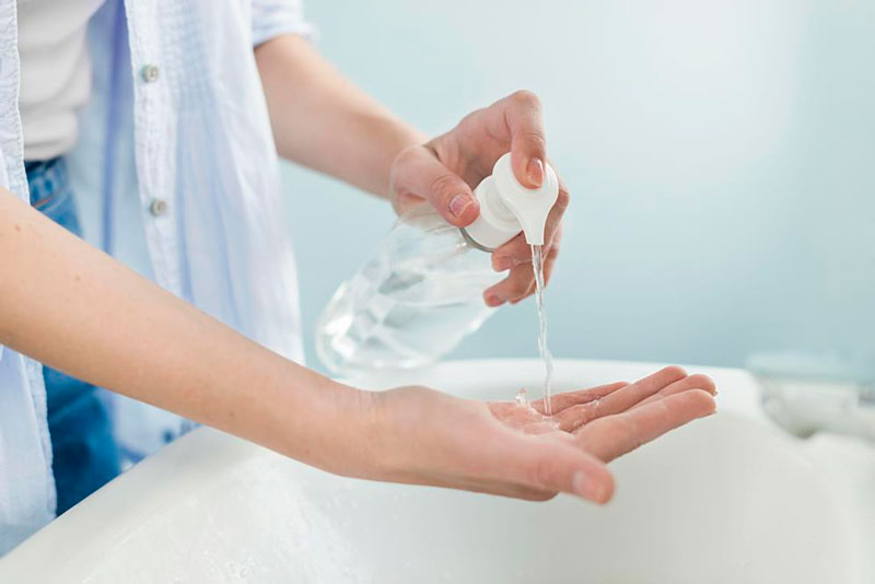 Hàng ngày, nên chú ý rửa tay bằng xà phòng hoặc dung dịch có tác dụng diệt khuẩn
