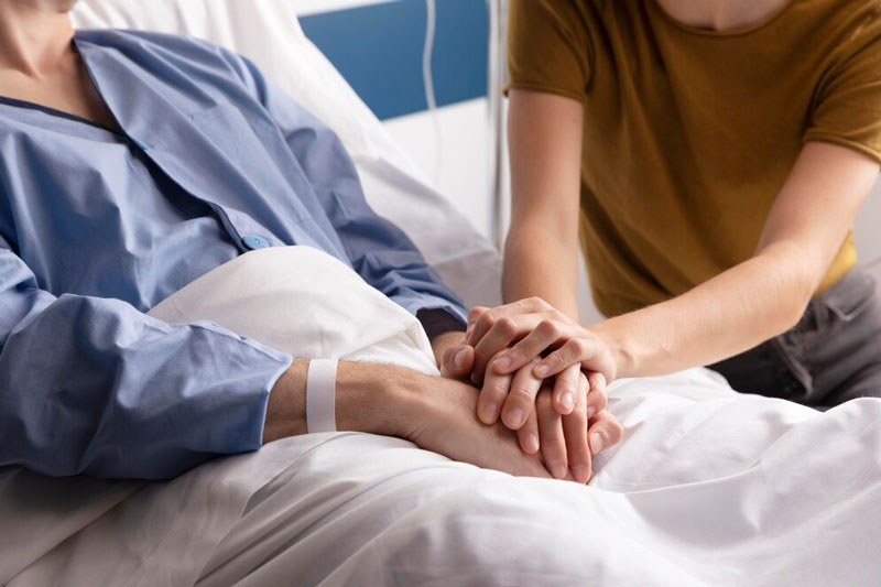 Nếu trong gia đình từng có người bị ung thư, bạn nên chủ động làm xét nghiệm gen 