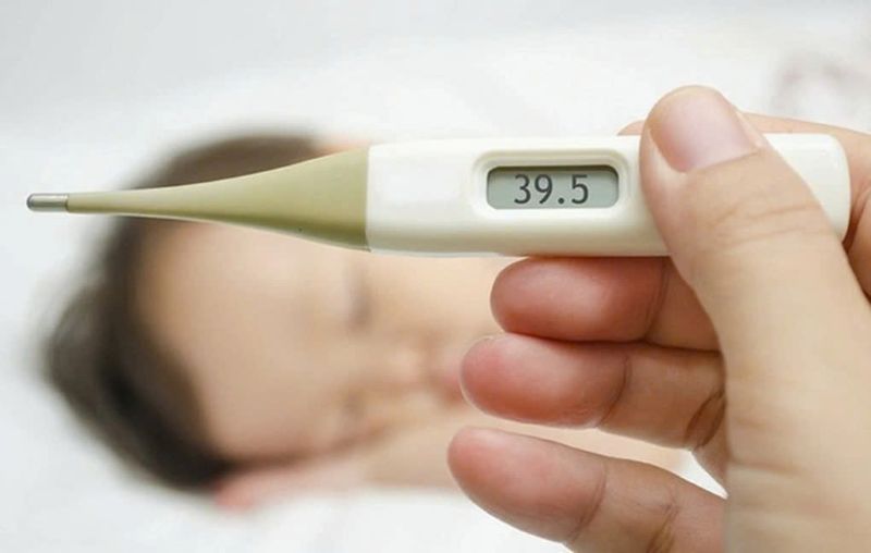 Sốt cao là biểu hiện thường gặp của cúm B