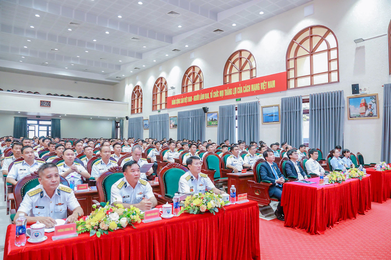 Buổi lễ có sự hiện diện của đại diện lãnh đạo hai đơn vị cùng hơn 250 cán bộ, chiến sĩ  