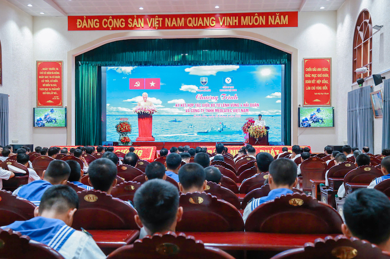 Toàn cảnh chương trình diễn ra tại Khu Quân sự Vùng 4 Hải quân (TP. Cam Ranh, Khánh Hòa) 