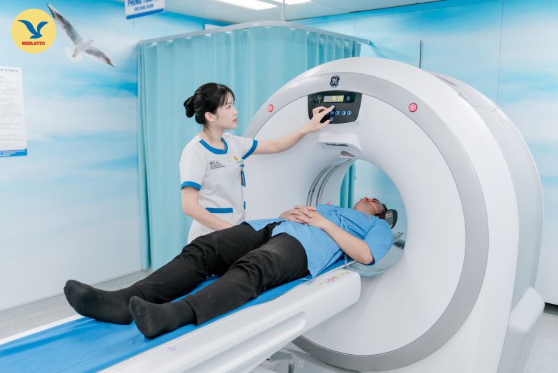 Khách hàng chụp cắt lớp vi tính kiểm tra sức khỏe, tầm soát ung thư tại MEDLATEC 