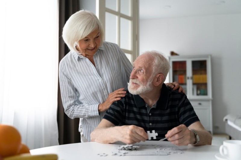 Tham gia các hoạt động tư duy giúp hỗ trợ điều trị sa sút trí tuệ trong bệnh Alzheimer