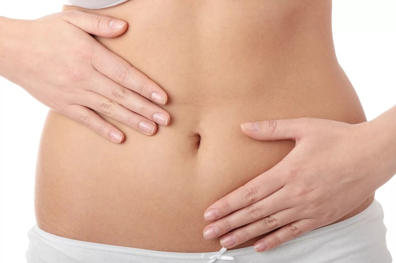 Massage bụng nhẹ nhàng sẽ giúp làm giảm cơn đau dạ dày