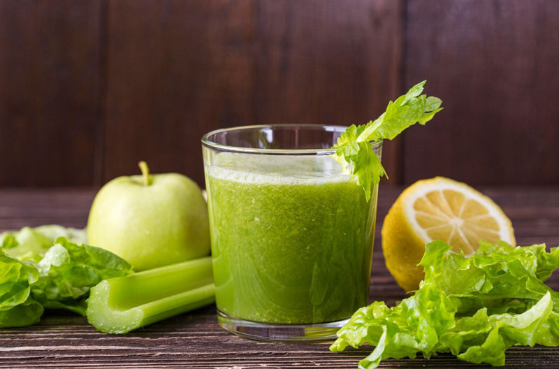 Nước ép cần tây thanh nhiệt giải độc