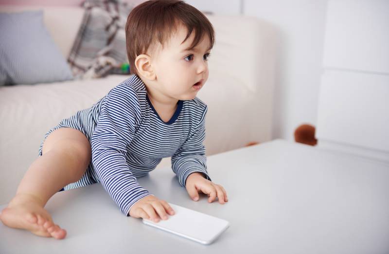 Phát triển thị giác cho trẻ từ sớm giúp con nhìn rõ, hỗ trợ quá trình học hỏi, nhận diện sự vật và tăng khả năng tập trung hiệu quả