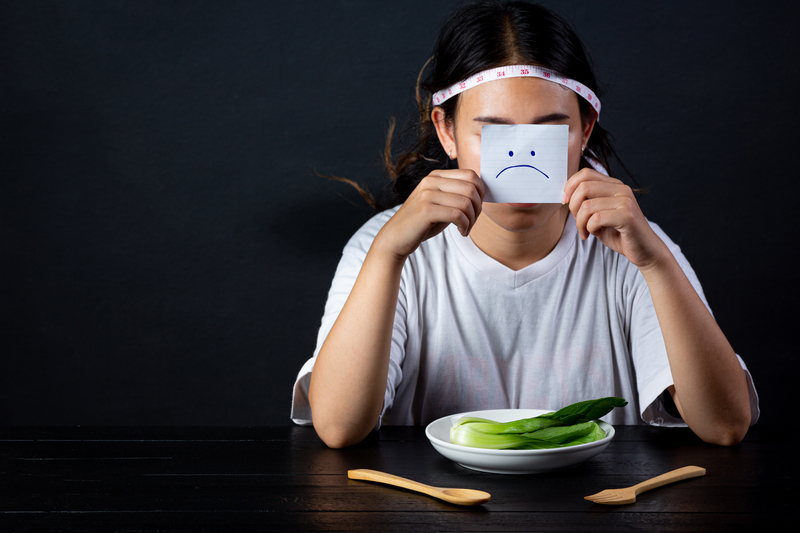 Nguyên nhân phổ biến gây mãn kinh sớm là do chế độ ăn thiếu dinh dưỡng