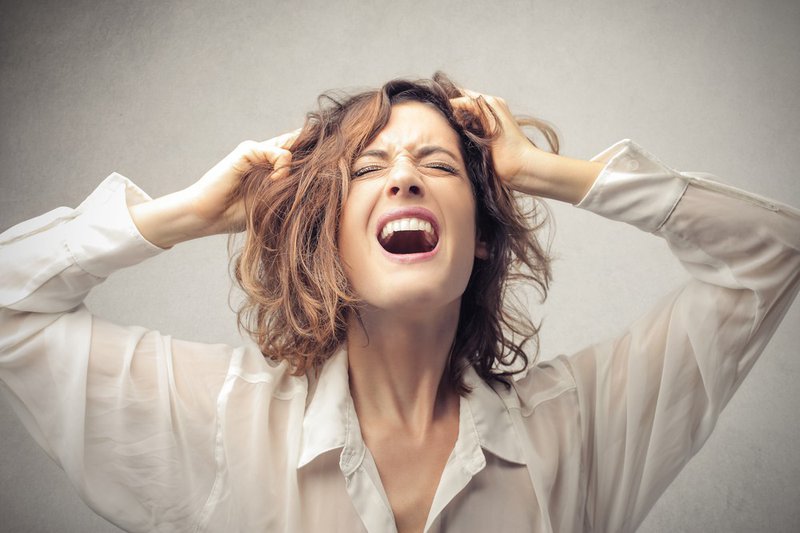 Mất ngủ, thay đổi cảm xúc thất thường là dấu hiệu cảnh báo mãn kinh sớm