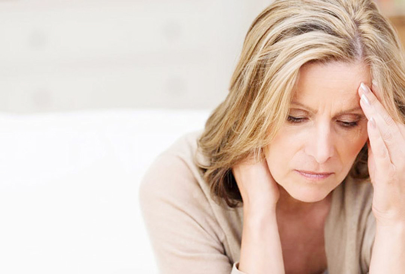 Giai đoạn tiền mãn kinh, chị em phải đối mặt với những thay đổi tiêu cực về sức khỏe, sắc đẹp và sinh lý