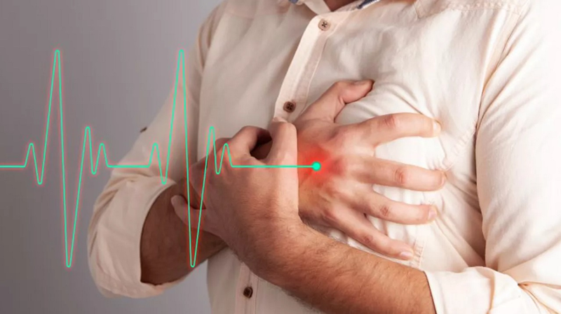 Khi cơ thể bị sốc nhiệt có thể xuất hiện tình trạng tim đập nhanh 