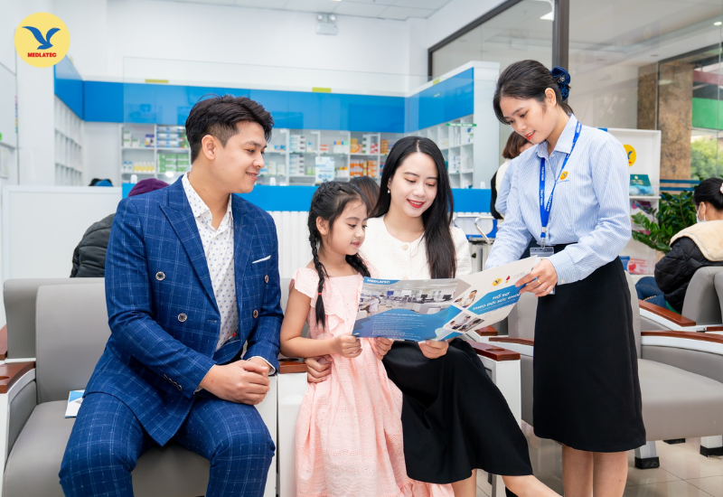Cha mẹ tuyệt đối không nên chủ quan mà hãy đưa trẻ đi khám ngay nếu có biểu hiện bất thường