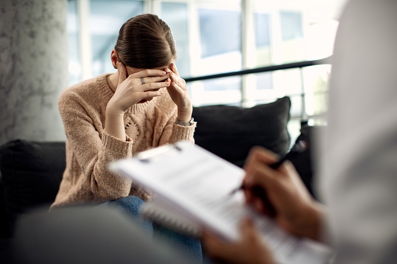 Tâm lý trị liệu là biện pháp không thể thiếu khi điều trị.