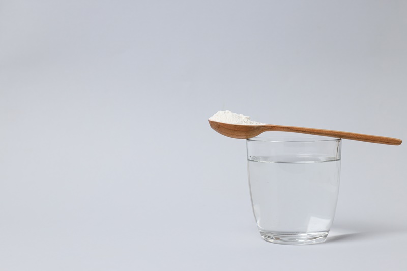 Người bệnh nên súc họng với nước muối ấm