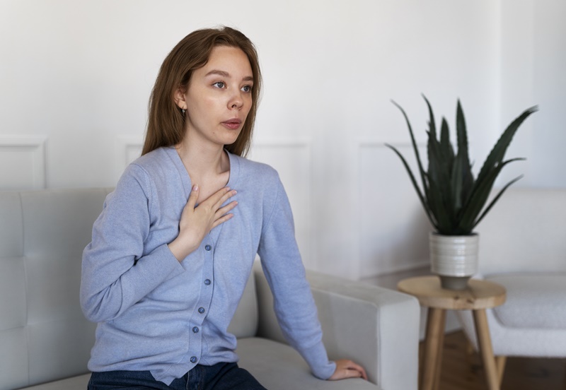 Nếu bị khó thở, bạn nên đi khám 