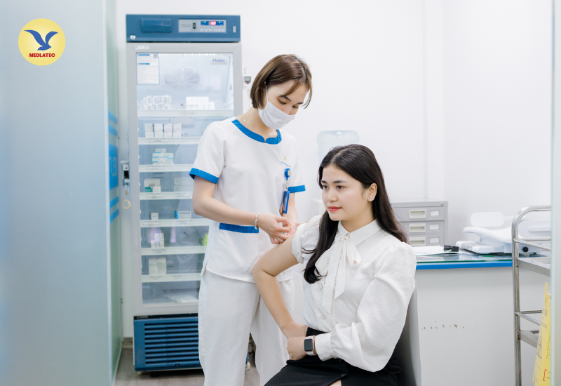 Chị em phụ nữ nên tiêm vắc xin HPV từ sớm để phòng ngừa ung thư cổ tử cung
