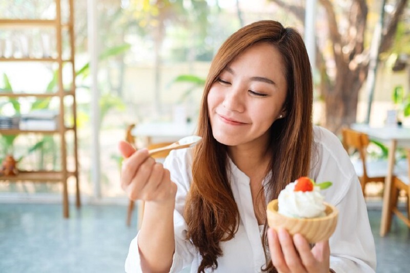 Ăn kem vừa đủ có thể giúp tâm trạng được cải thiện