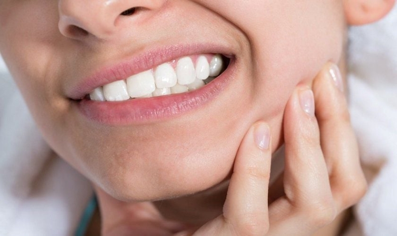 Trang thiết bị không đảm bảo có thể gây ra tình trạng đau khi bọc răng sứ 