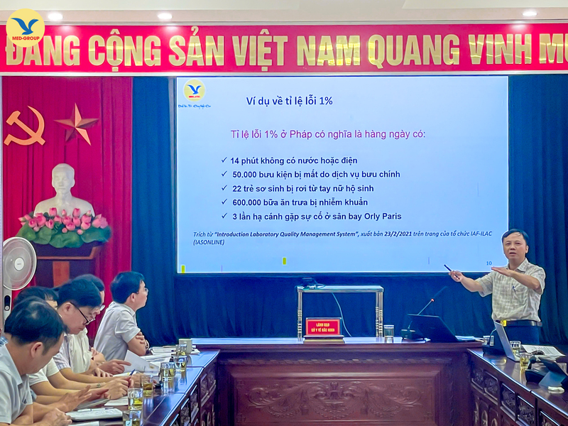 PGS.TS Nguyễn Thái Sơn trình bày bài báo cáo về ”Tổ chức và quản lý chất lượng phòng xét nghiệm theo tiêu chuẩn ISO 15189:2022” 