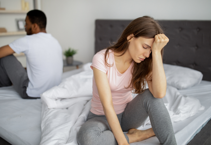 Giảm ham muốn tình dục là một trong những dấu hiệu thường gặp ở phụ nữ mãn kinh