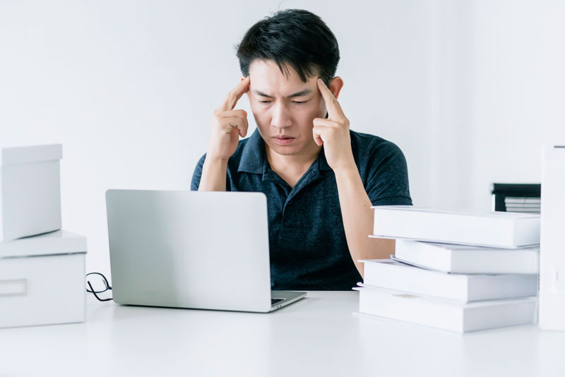 Đau đầu là một trong số những triệu chứng thường gặp ở người dùng thuốc kháng histamin như Bilastine 