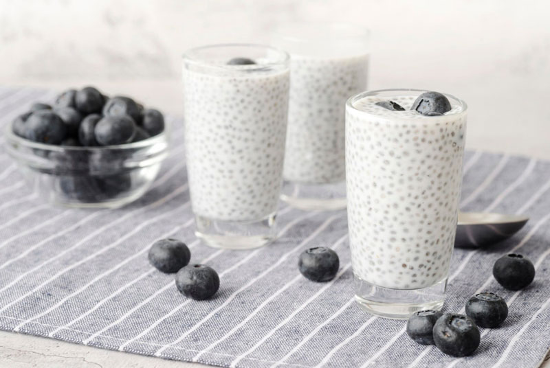 Sữa chua hạt chia là đồ uống tốt cho tiêu hóa và giúp giảm mỡ