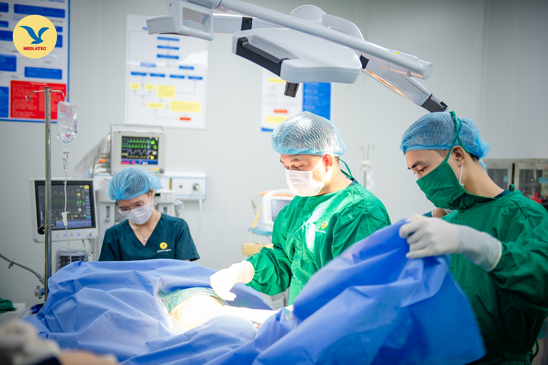 Trường hợp cần thiết, bệnh nhân giãn niệu quản sẽ được bác sĩ chỉ định phẫu thuật