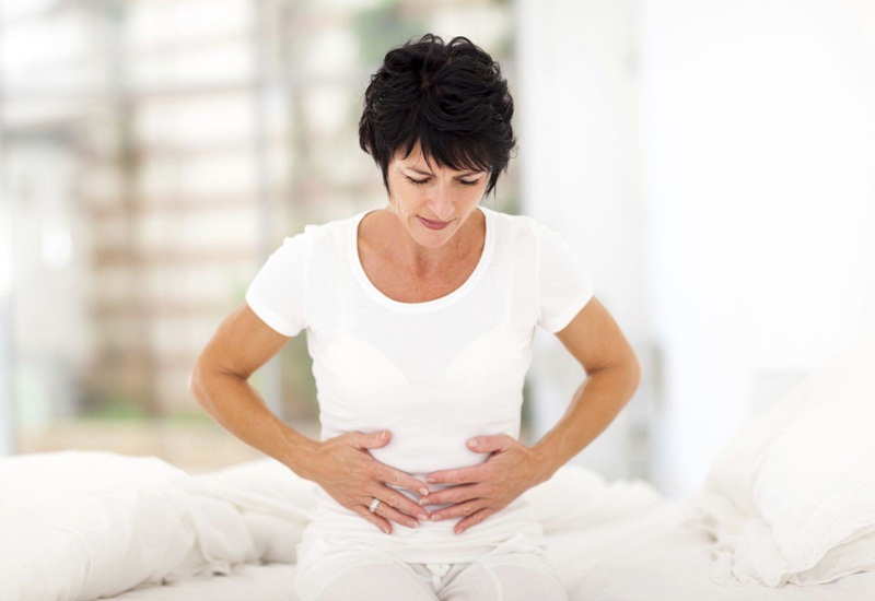 Hiện tượng ra máu sau mãn kinh là khi máu âm đạo xuất hiện sau khi không còn chu kỳ kinh nguyệt từ 12 tháng liên tục trở đi