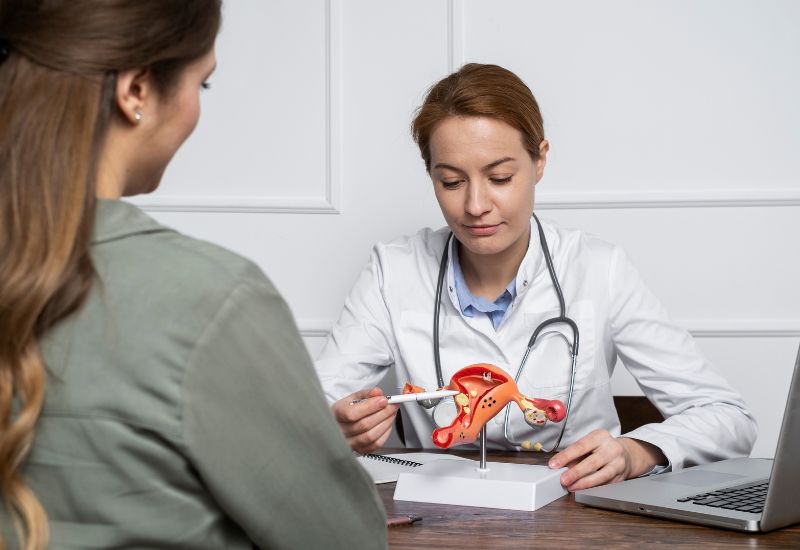 Hiện tượng ra máu sau mãn kinh có thể liên quan đến một số bệnh lý về phụ khoa