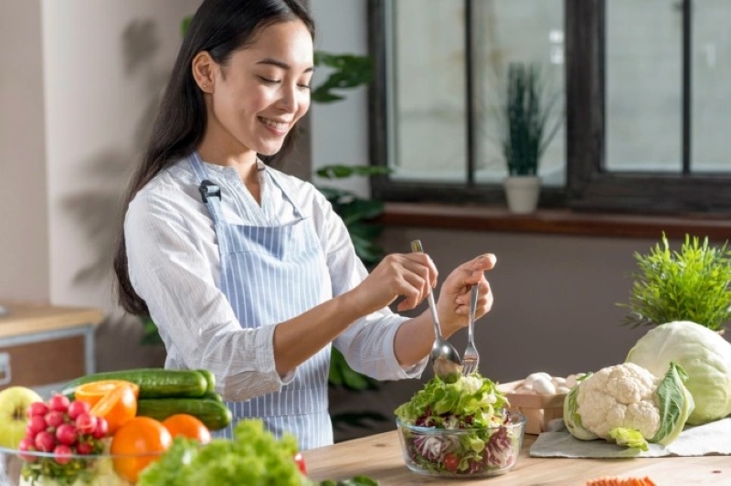 Chế độ ăn uống khoa học đóng vai trò quan trọng trong việc duy trì cân bằng nội tiết tố 