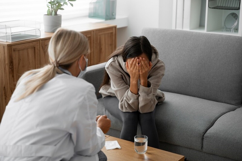 Liệu pháp tâm lý giúp người bệnh nhận diện và thay đổi suy nghĩ tiêu cực