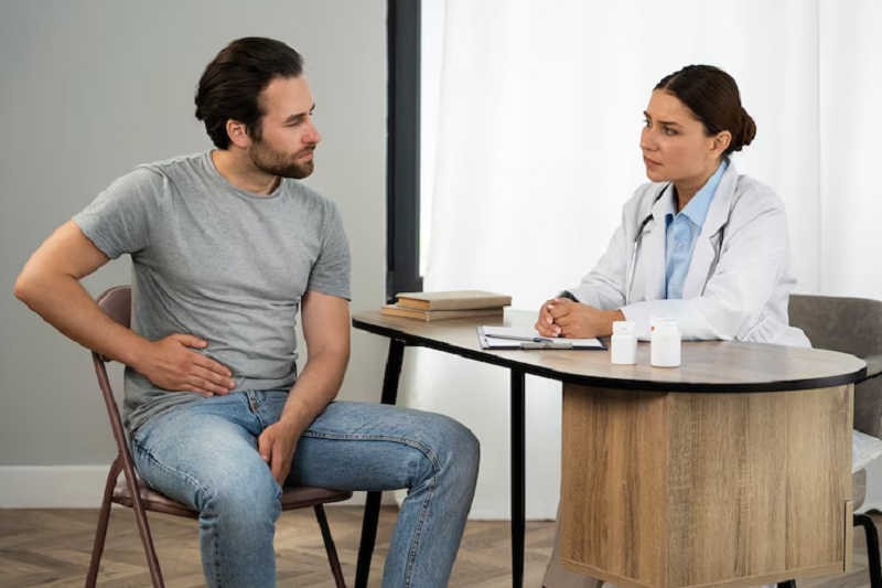 Bệnh nhân thăm khám bác sĩ chuyên khoa sau thời gian xuất hiện hạch lớn ở bẹn