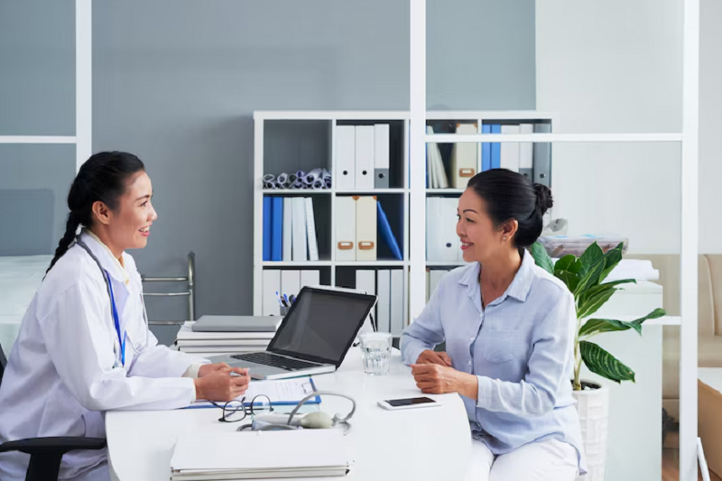 Người bệnh được bác sĩ giải đáp đau dạ dày ăn cháo được không và hướng dẫn chế độ dinh dưỡng phù hợp