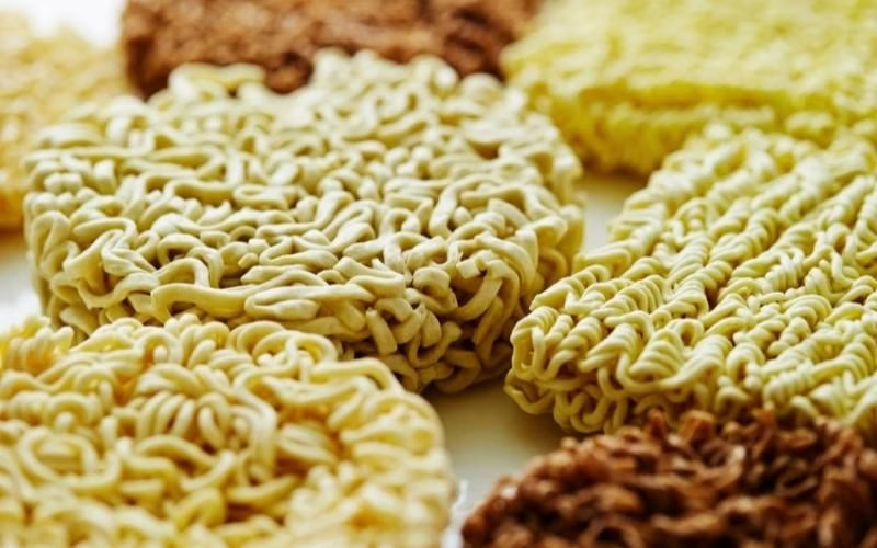 Mì tôm chứa hàm lượng chất béo khá cao 